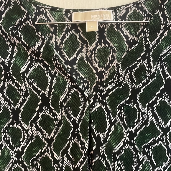 Rare Michael Kors Snakeskin Pattern Blouse 💚 - Picture 4 of 5